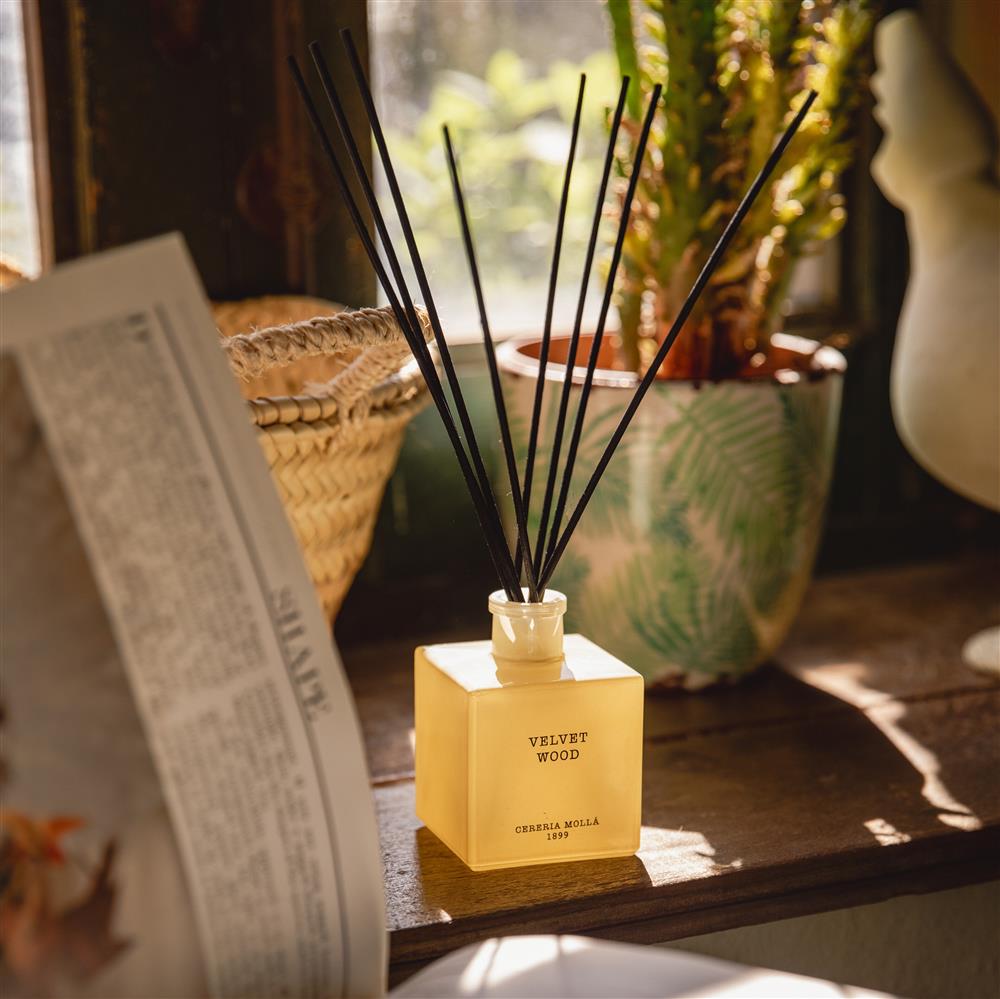 Velvet Wood Premium Reed Diffuser 250ml – Image 3
